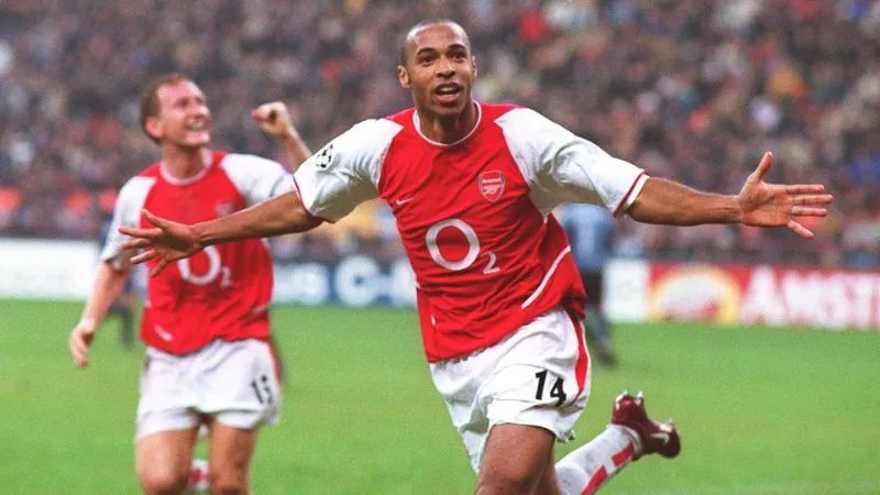 Thierry Henry - Cú lốp bóng vào lưới MU siêu chuẩn (2000)